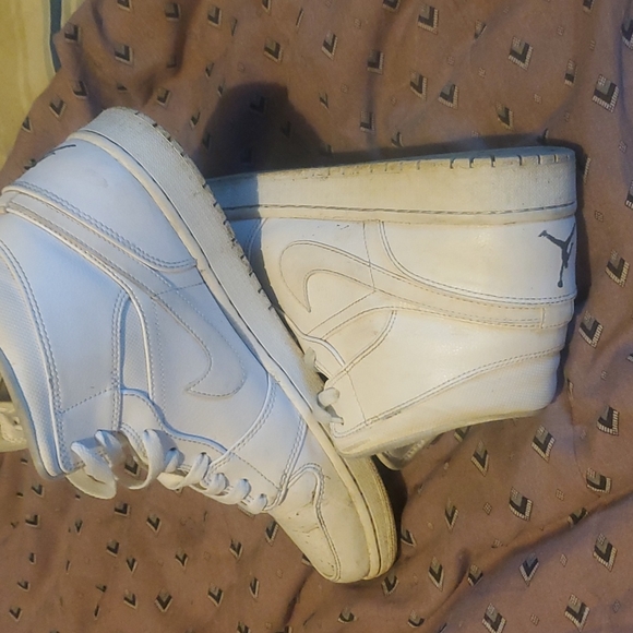 Nike Air Jordan 1 Triple White Mid Top Sneakers Used - Picture 5 of 5